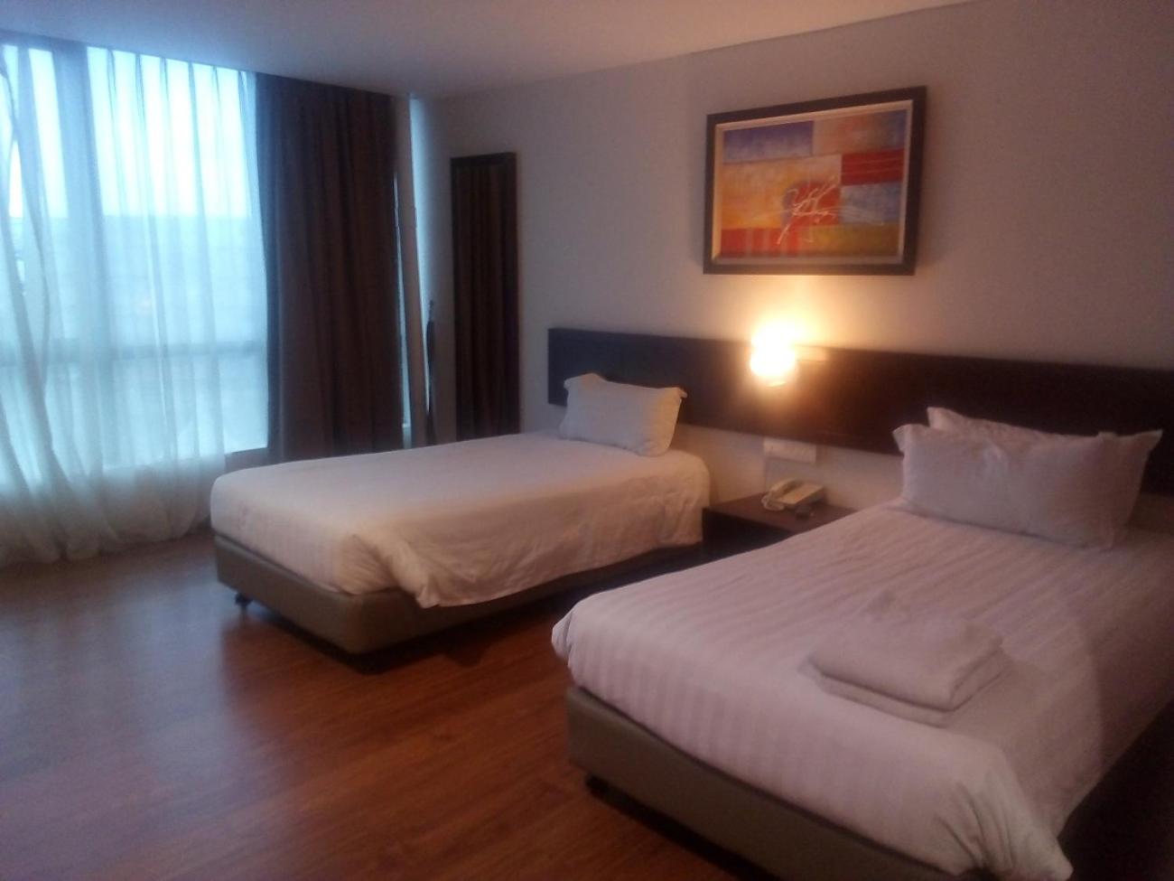 906 Riverside Hotel 13/51