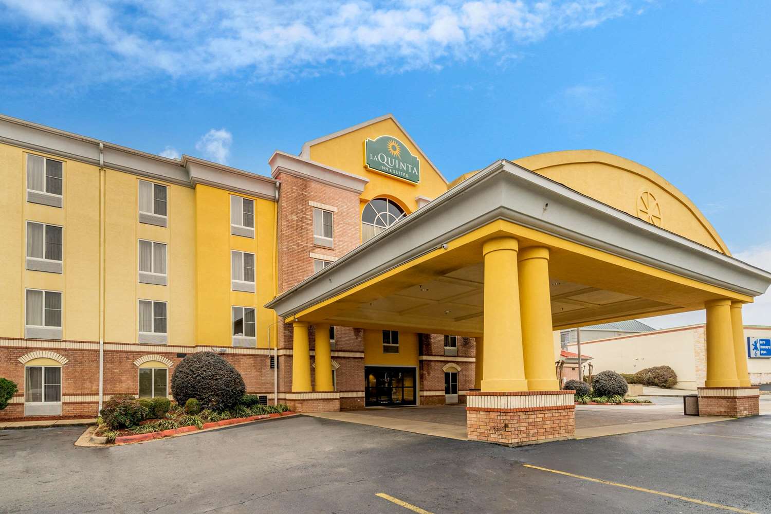 La Quinta Inn & Suites by Wyndham Hot Springs 50/57