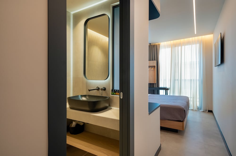 Nema Hotel Athens 33/34