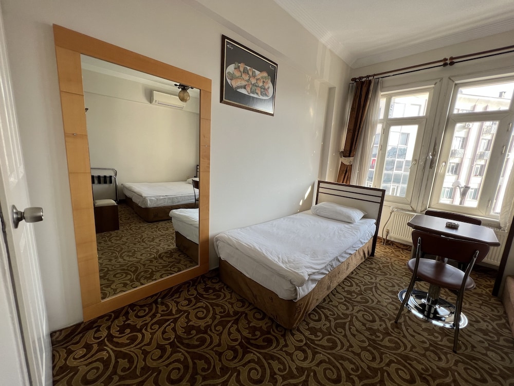 Headman Hotel 10/41