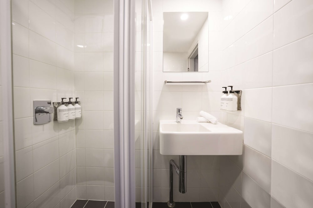 TRAVELODGE HOBART 70/70