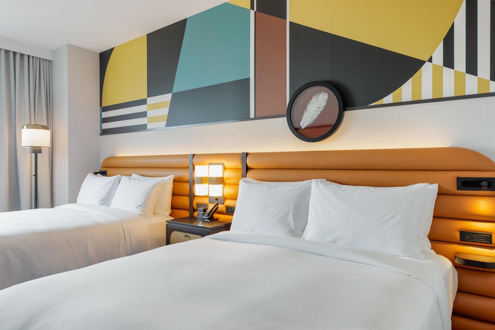 Hyatt Rosemont Near O Hare 22/64