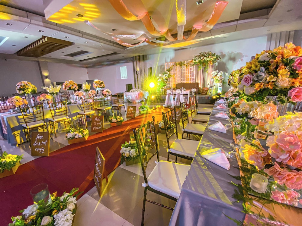 Subic Bay Peninsular Hotel 45/58