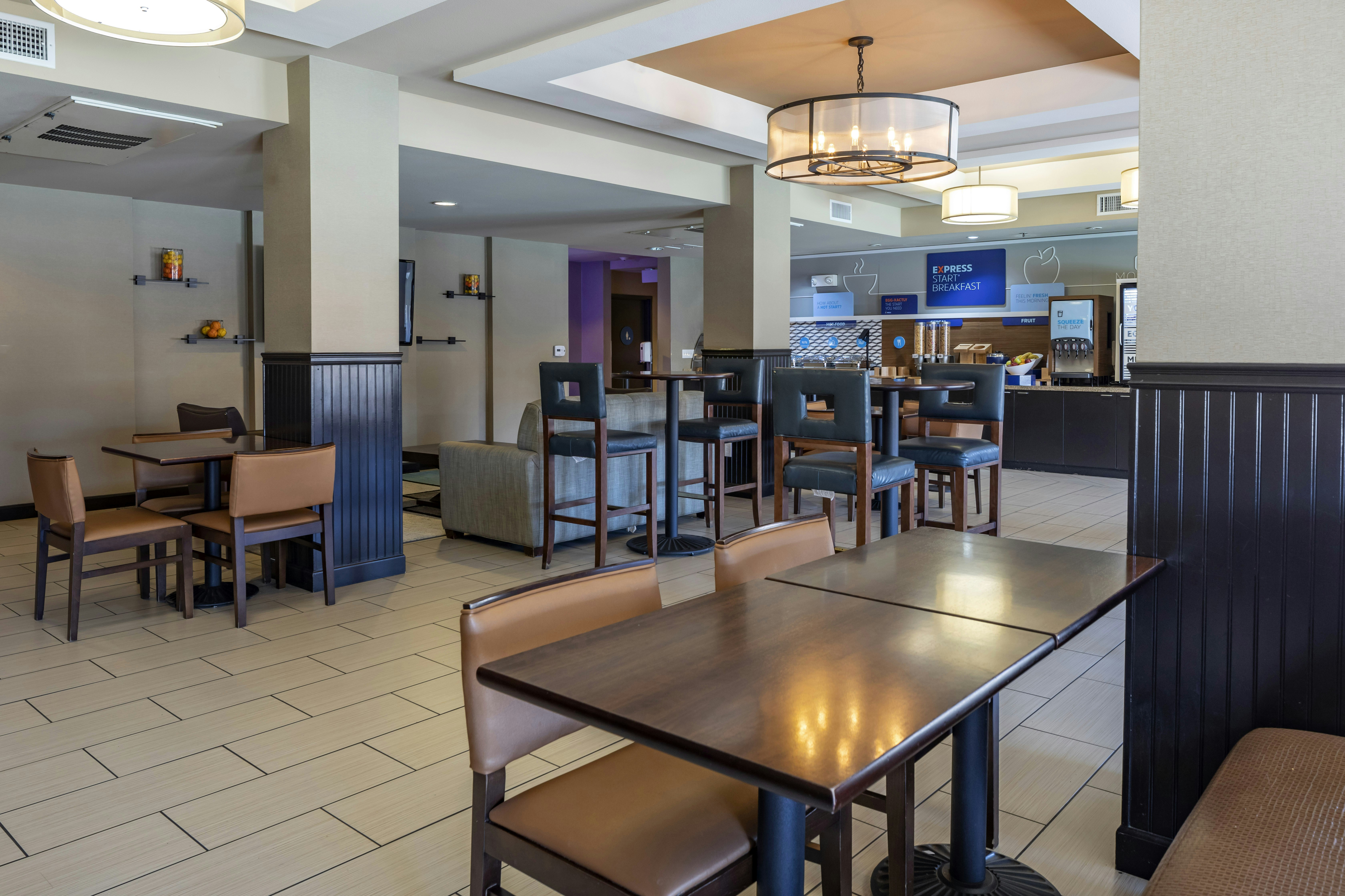 Holiday Inn Express Hotel & Suites Indio - Coachella Valley 62/78