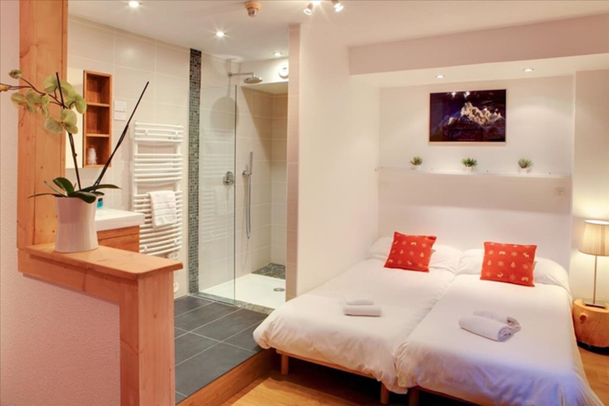 ROOM, TWIN BEDS, FOREST VIEW