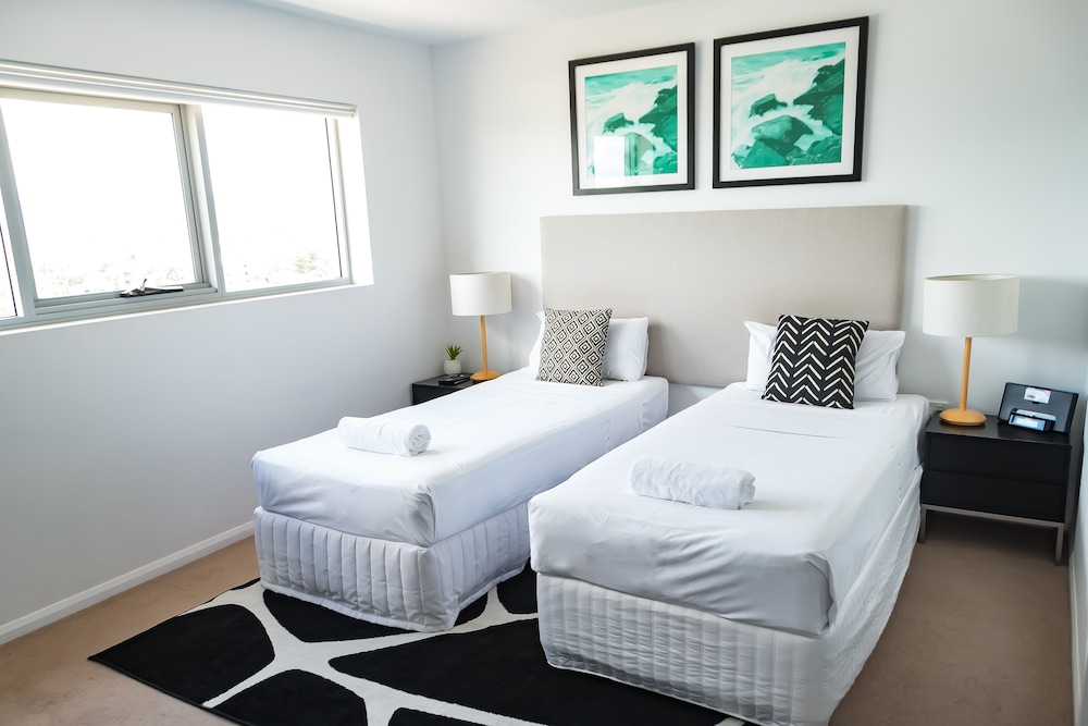 STUDIO, TWIN BEDS