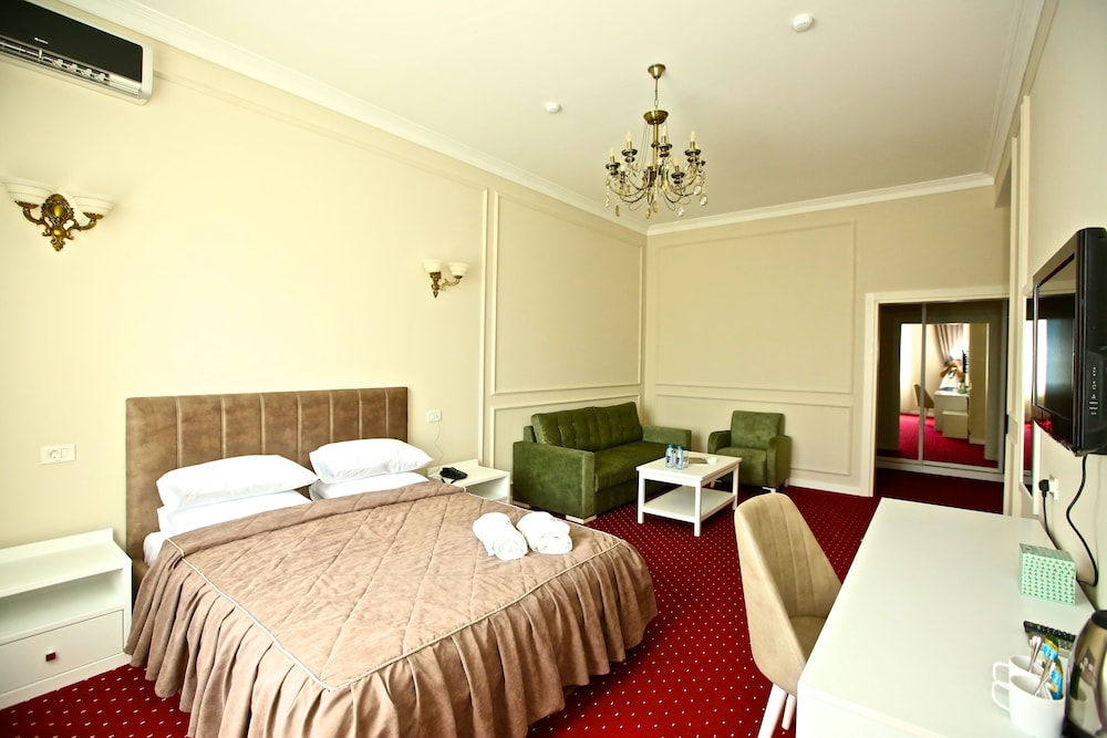 Miraj Hotel 8/25