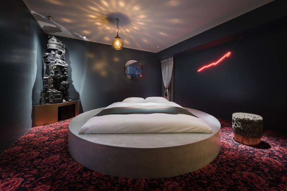 Retro, Queen Bed