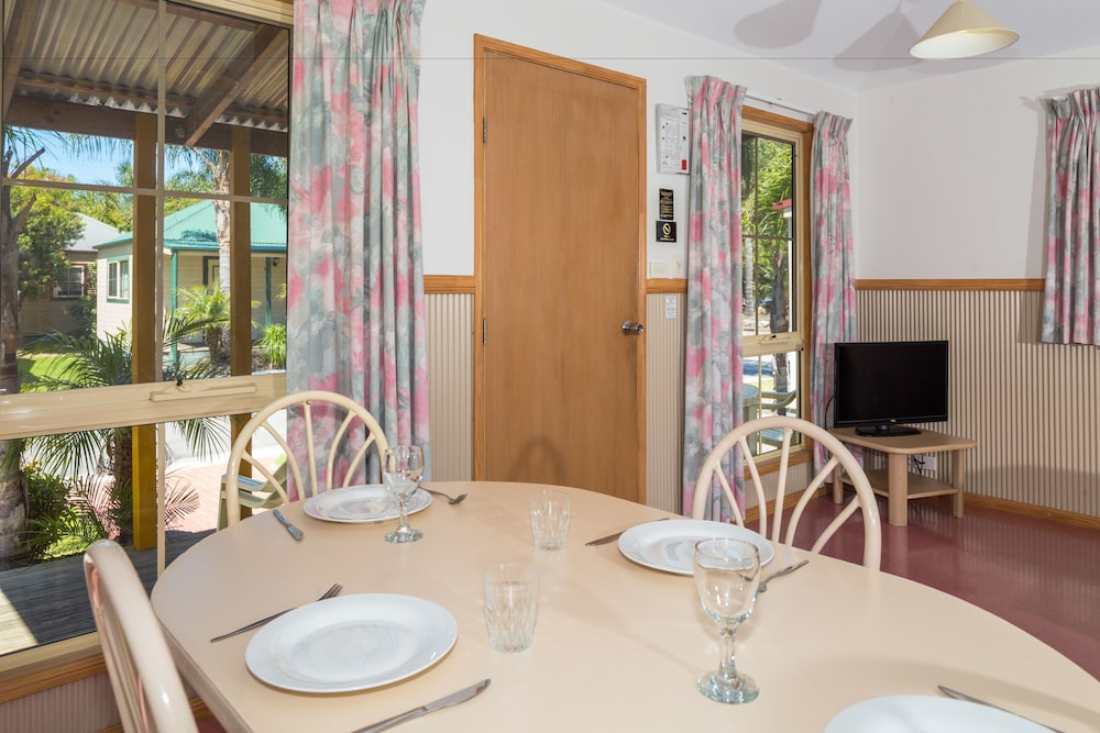 Coachhouse Marina Resort 37/50