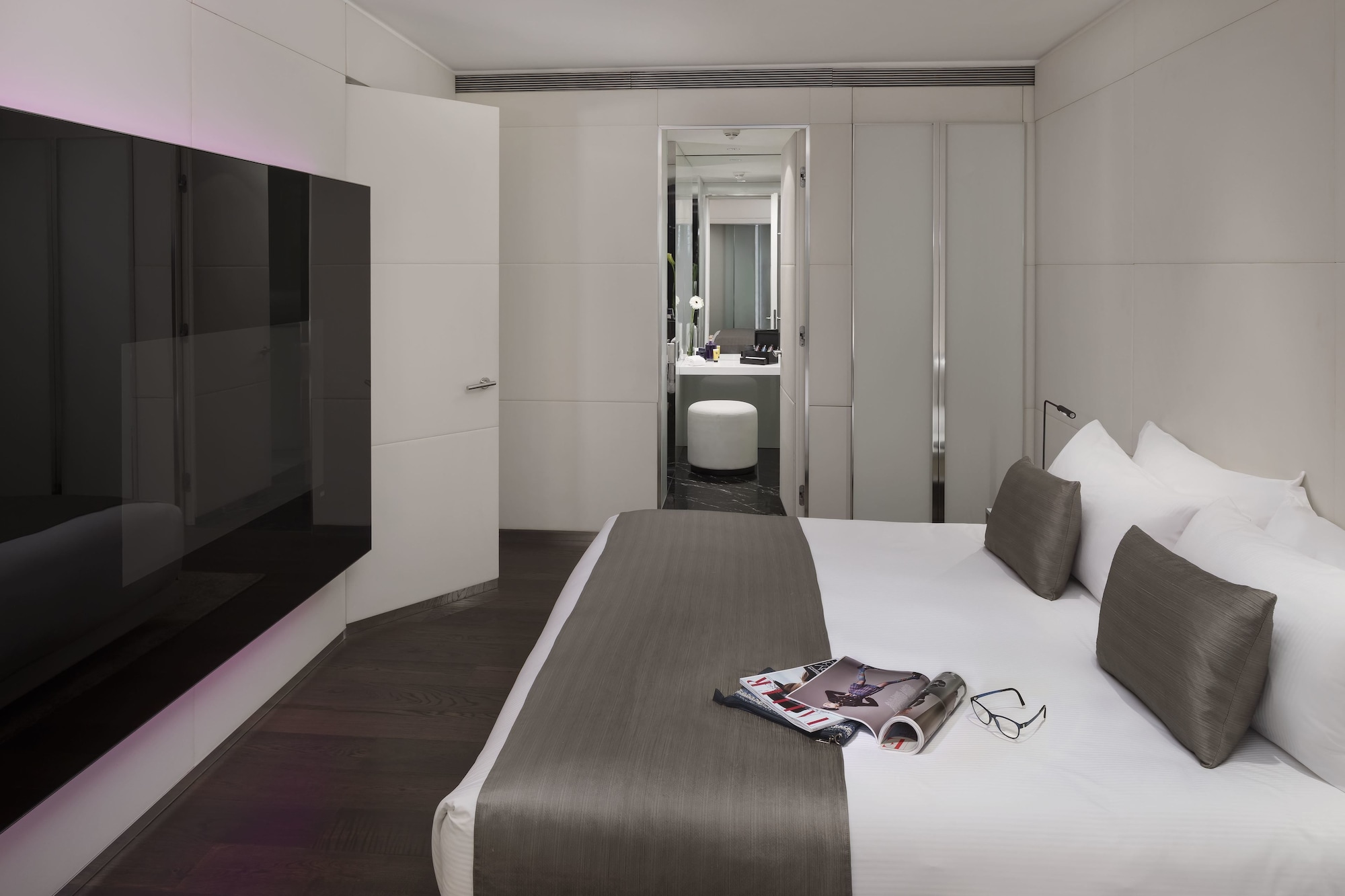 Extra Me, Junior Suite