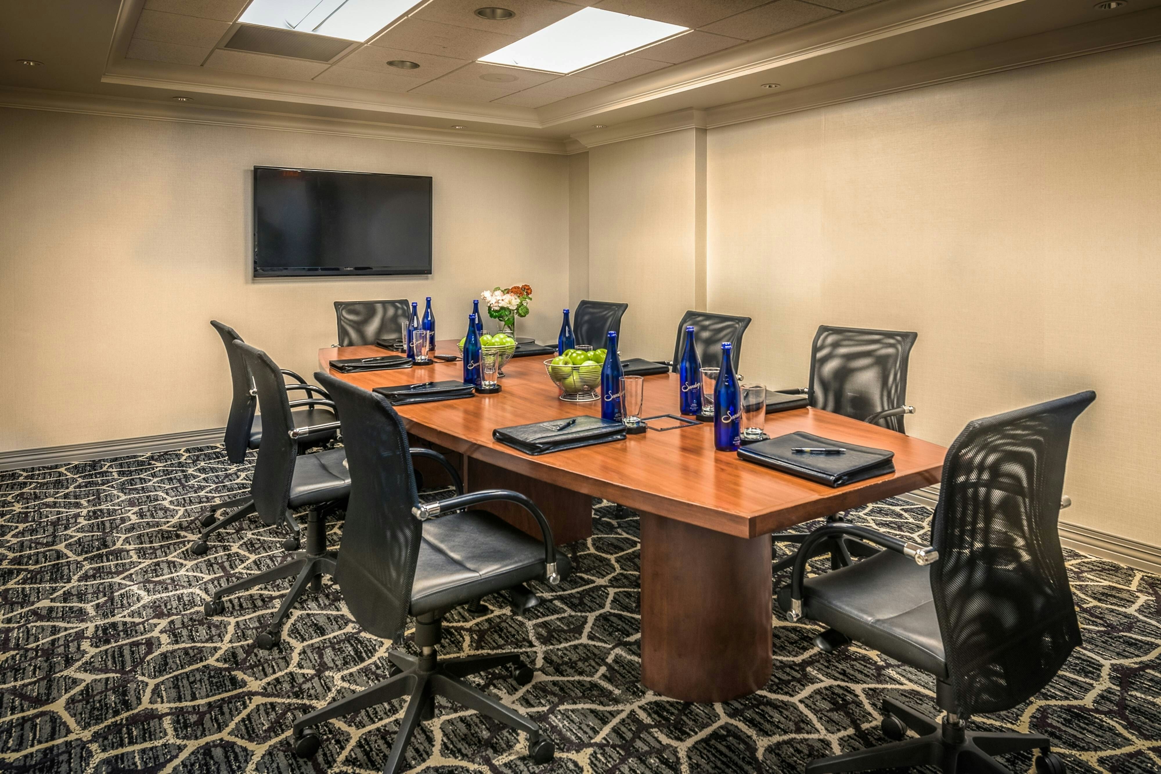 Courtyard By Marriott Bethesda Chevy Chase 15/19