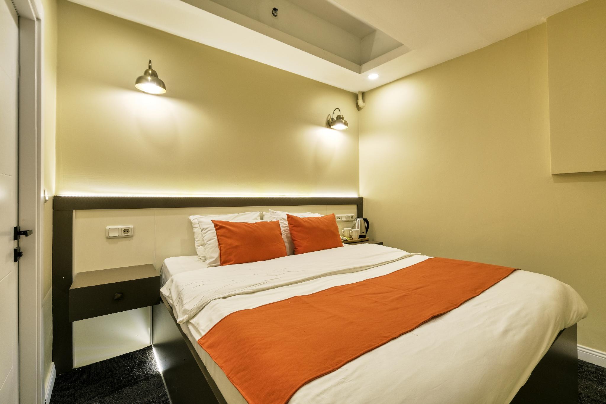 Basic, Double Bed, No Window