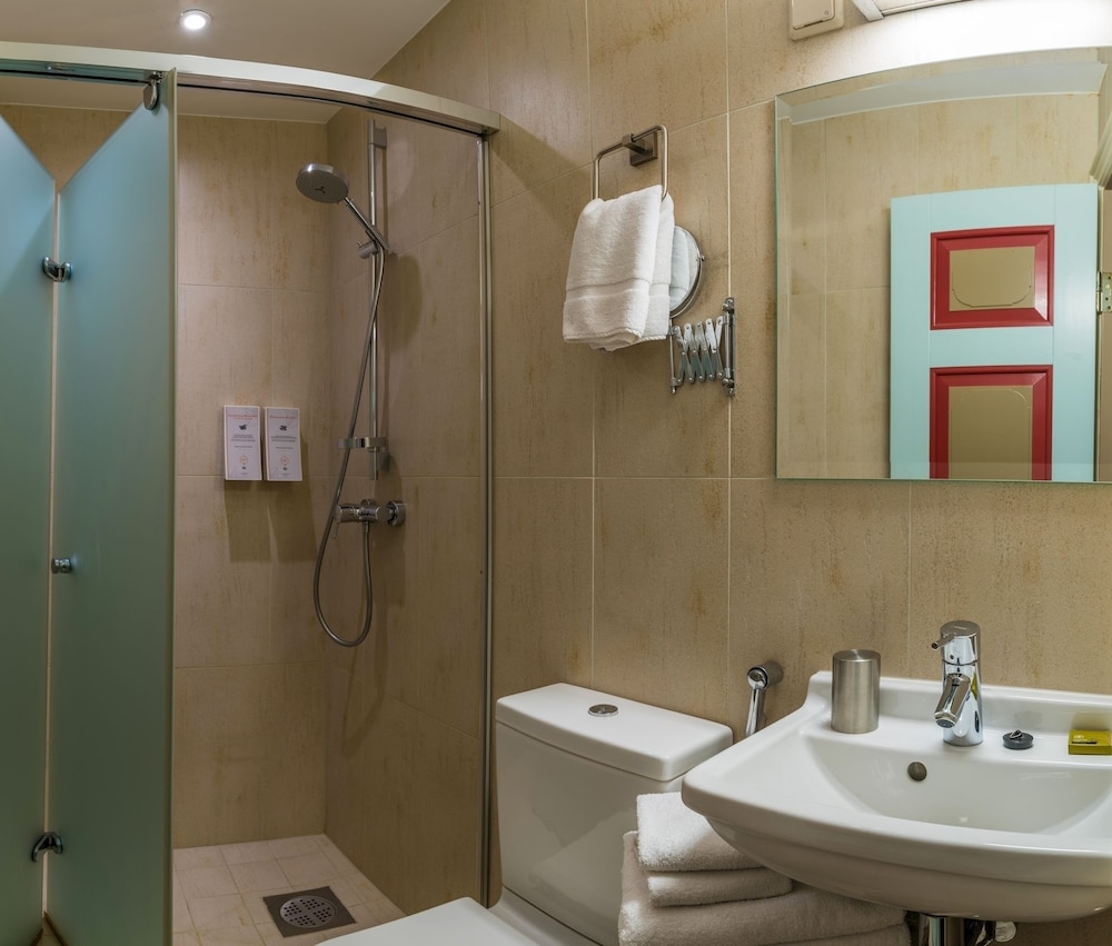 Cru Hotel 66/74