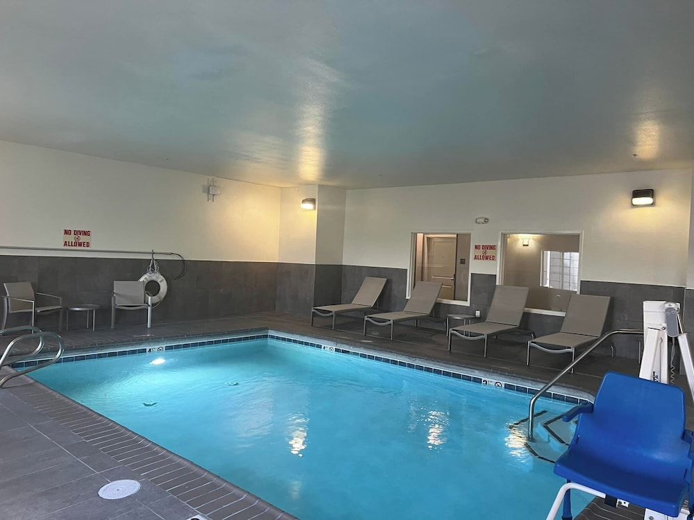 swimming pool spa