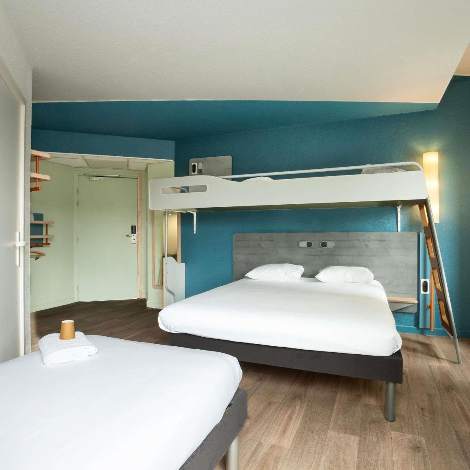 ROOM, ACCESSIBLE