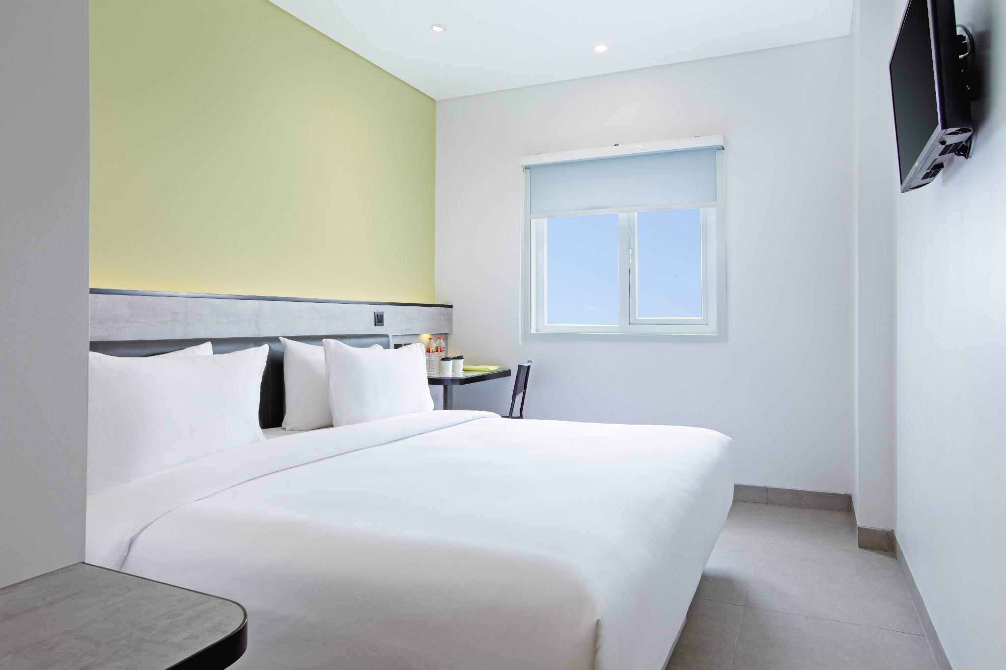Smart, Hollywood, Double Bed