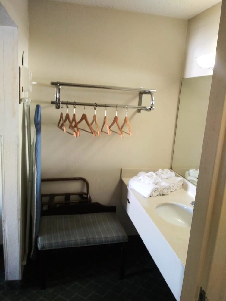 Serena Inn 14/23