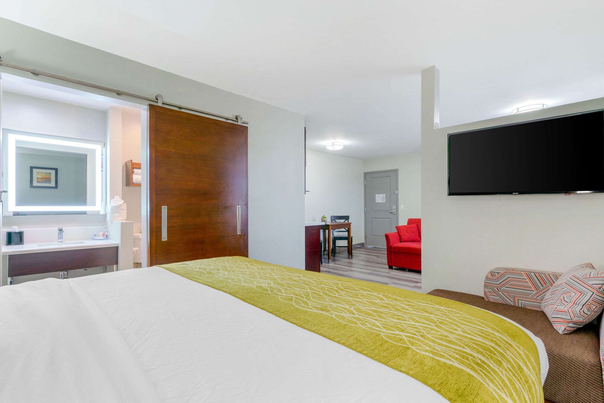 Suite, King Bed