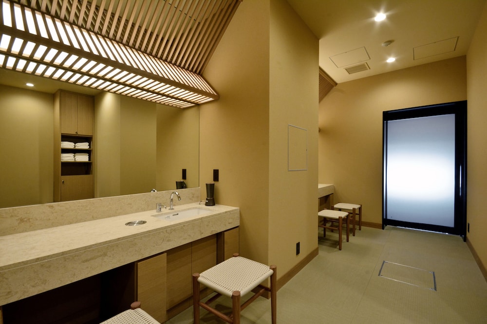 Hotel Hillarys Akasaka 50/50