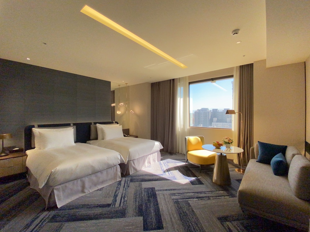 Monarch Plaza Hotel 17/47