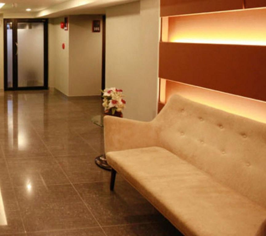The Bangkok Major Suite 44/50