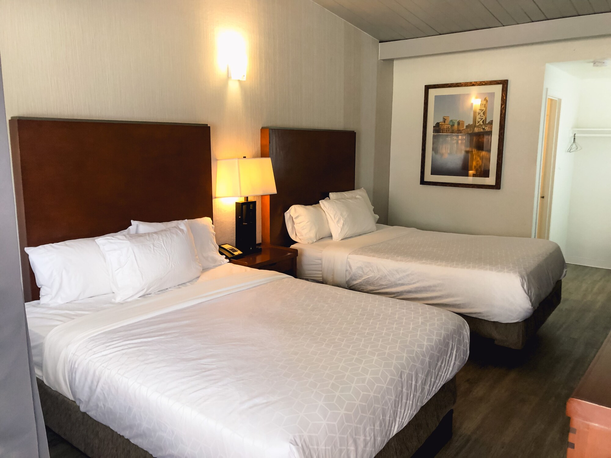 غرفة بسريرين كوين، Super 8 by Wyndham San Jose Airport 2/4