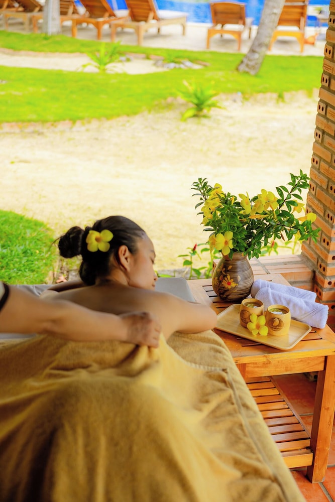 Mango Beach Resort 26/50
