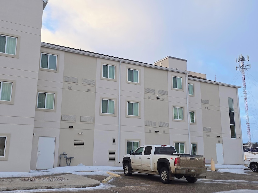 Super 8 by Wyndham Estevan 41/47