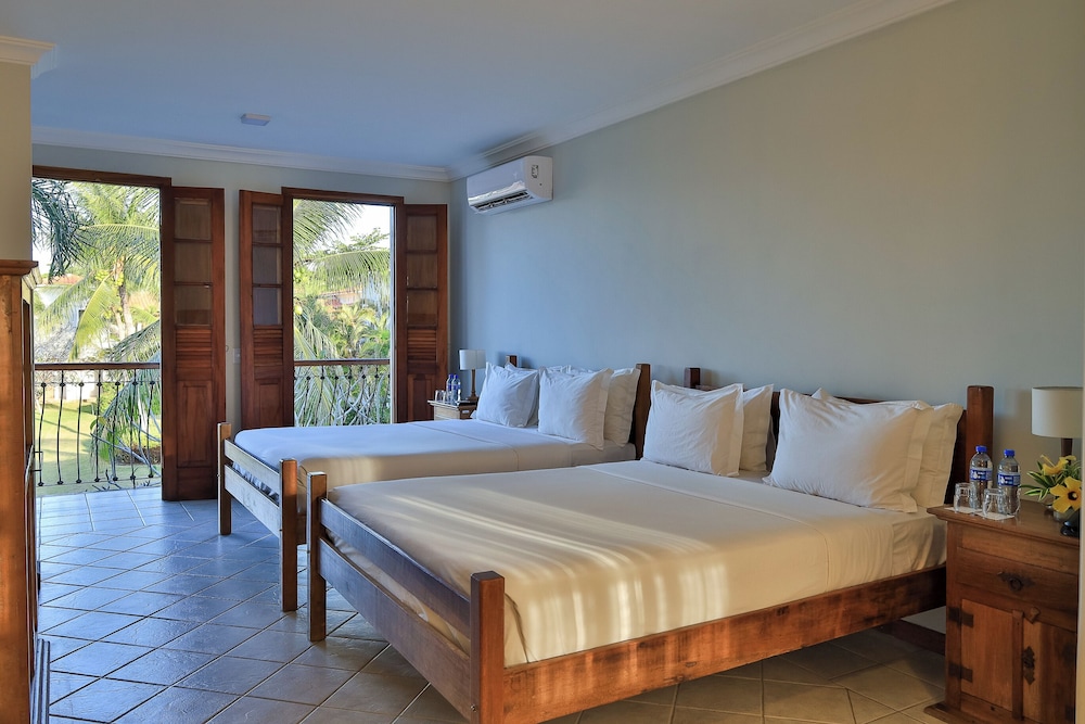 Room, Quadruple, 2 Double Beds, Pool Front, Main Building