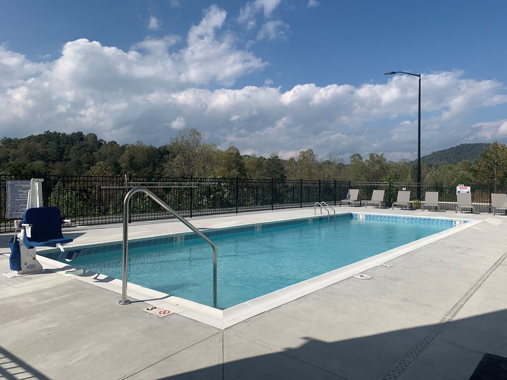 Holiday Inn Express Suites Marion 40/59