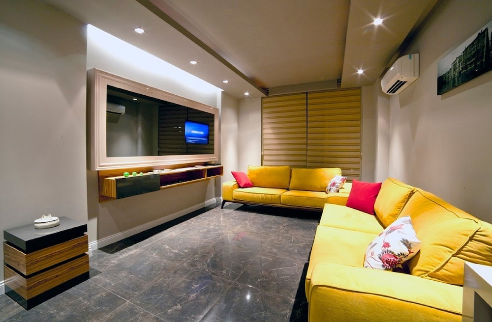 Upper House Hotel 45/55