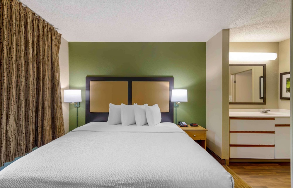 Extended Stay America Select Suites Orlando Southpark 24/56