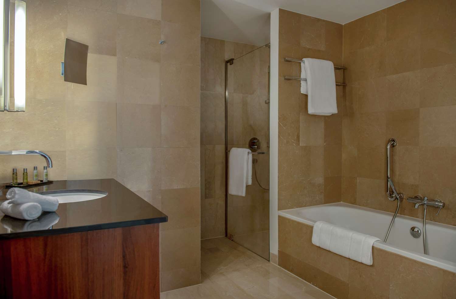 غرفة بسرير كينج، Hilton Beirut Downtown 13/13