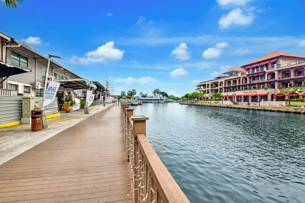 Sunday Malacca Near Jonker Street Formerly Quayside 55/62