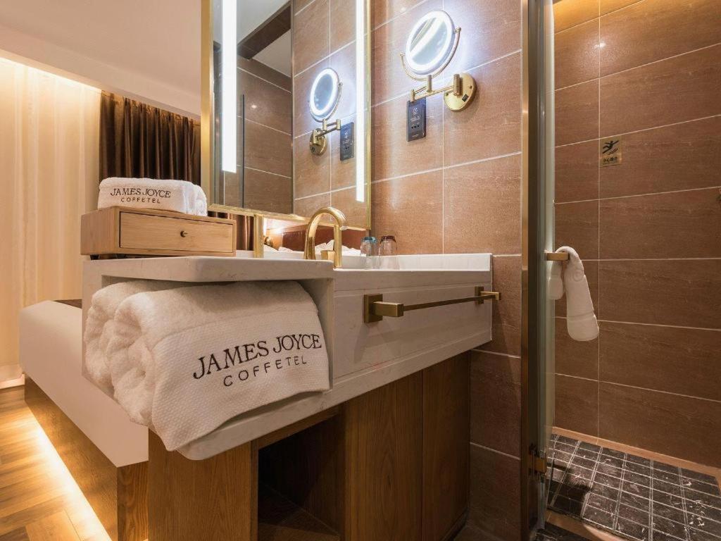 James Joyce Coffetel (Beijing Yizhuang Majuqiao Jingdong Headquarters Jinghai Road Subway Station) 47/49