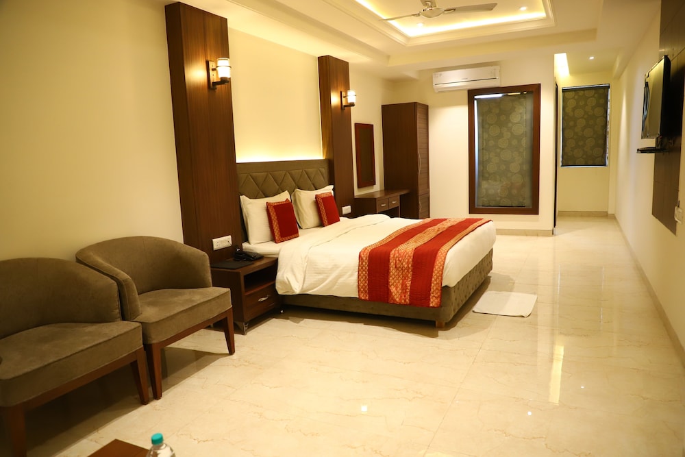 Lavanya Motel 20/51