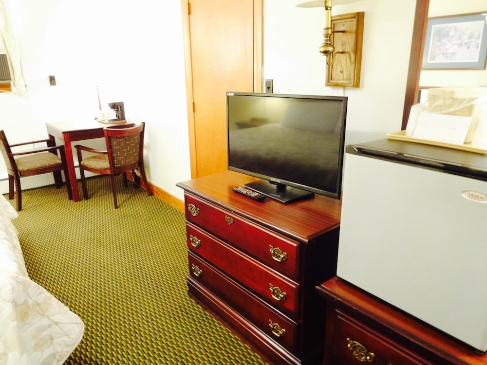 Gorham Motor Inn 8/58