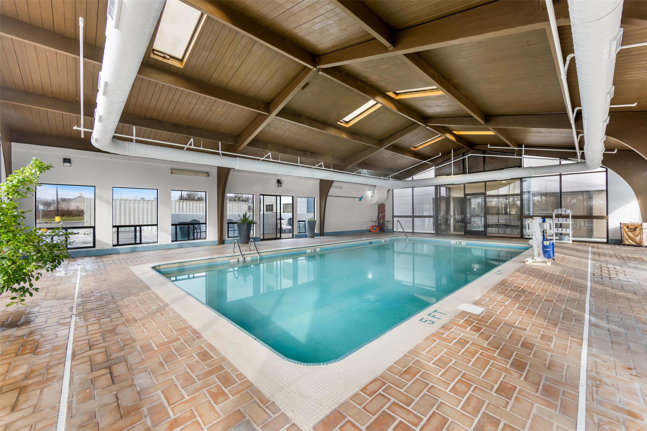Comfort Suites London, KY 31/51