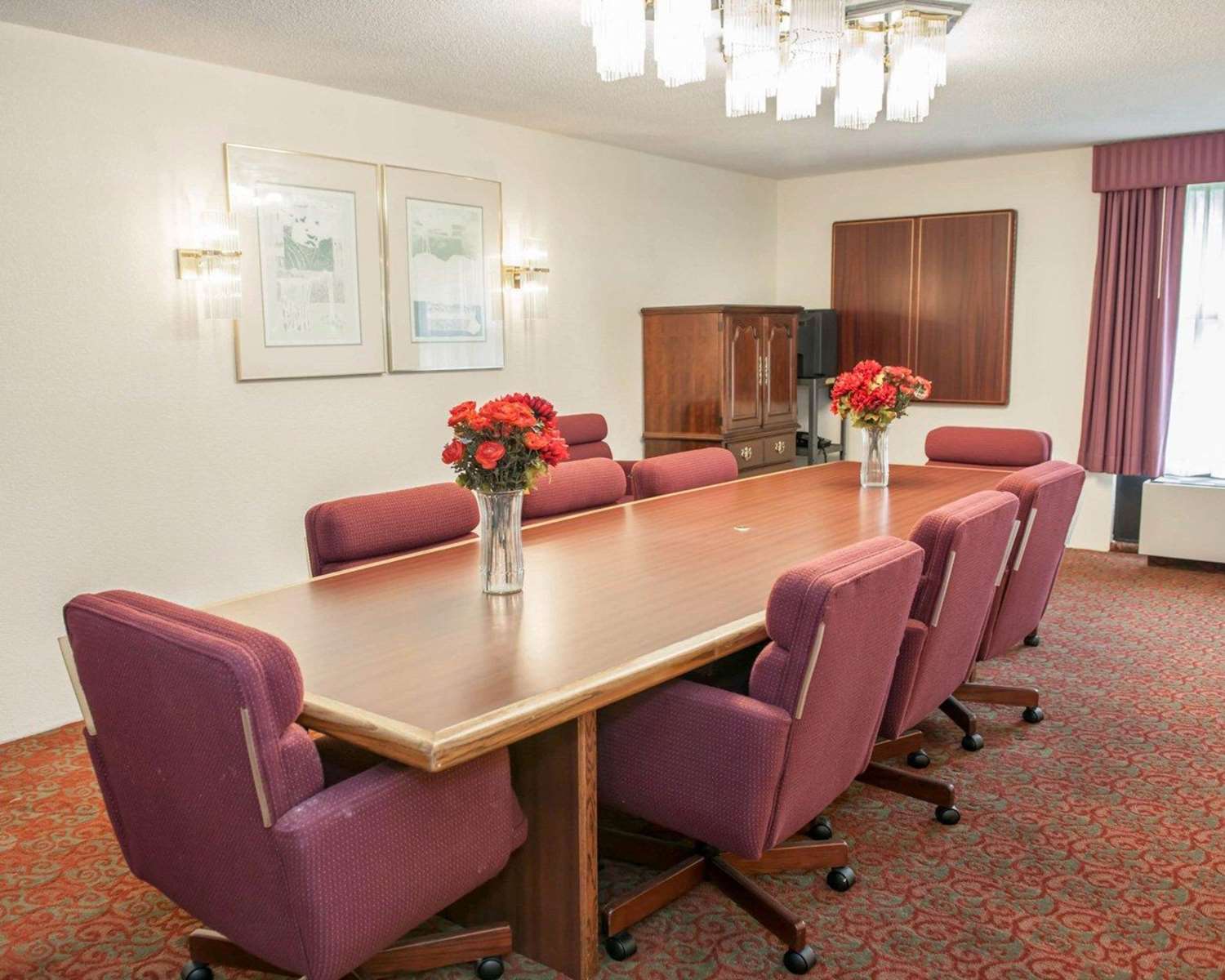 Lafayette Inn & Suites 44/48