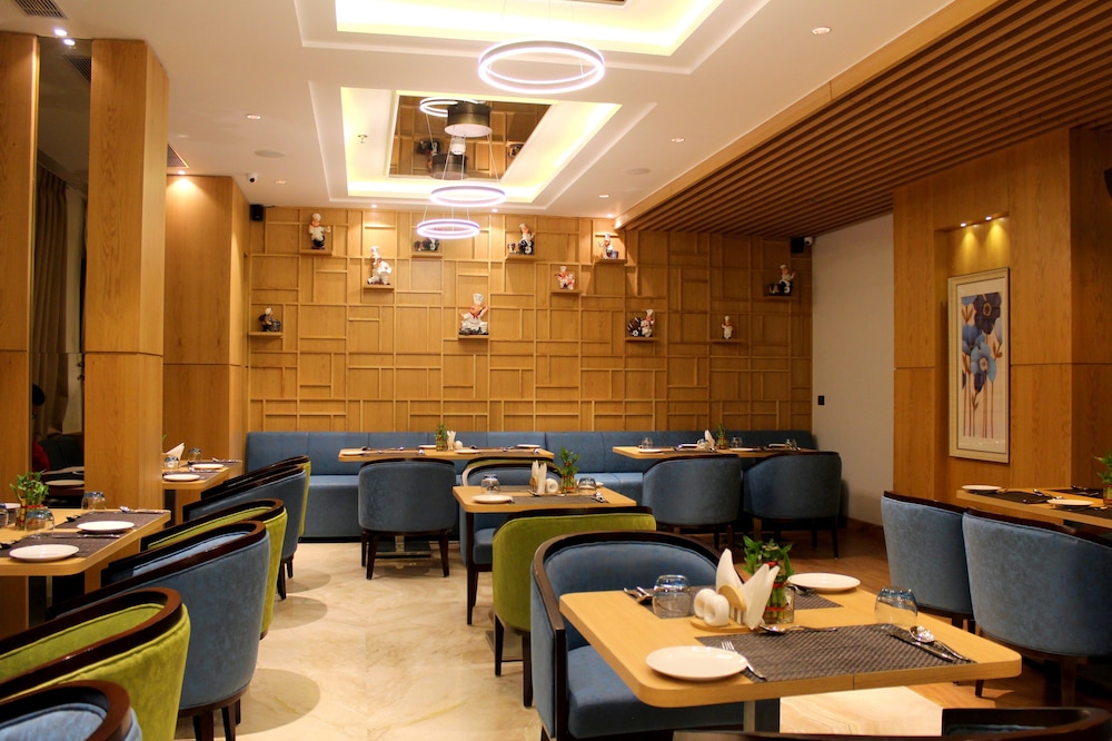 Blu Feather Hotel & Spa 59/69