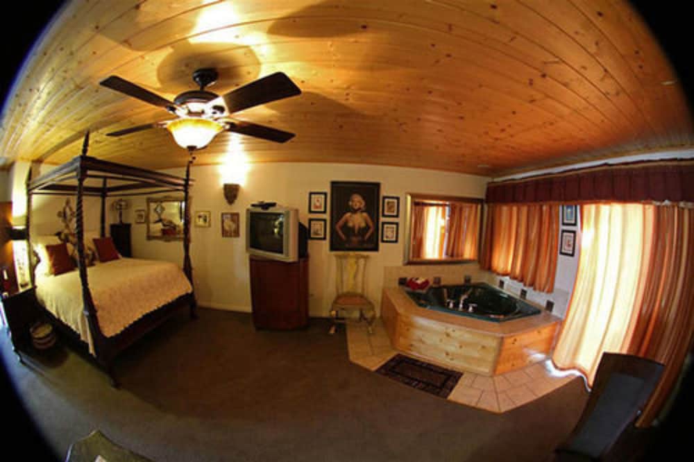 Echo Canyon Manor 48/76
