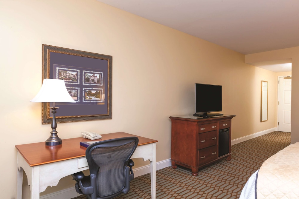 Virginia Crossings Hotel Conference Center 30/41