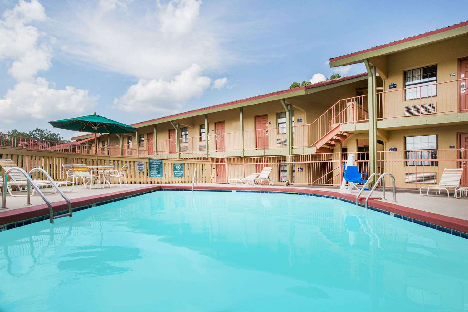 Days Inn By Wyndham Little Rock/Medical Center 2/8