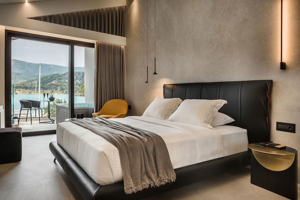 SUPERIOR, QUEEN BED, SEA VIEW, HOT TUB