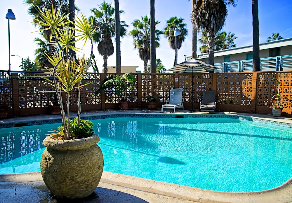 Ocean Villa Inn 60/66
