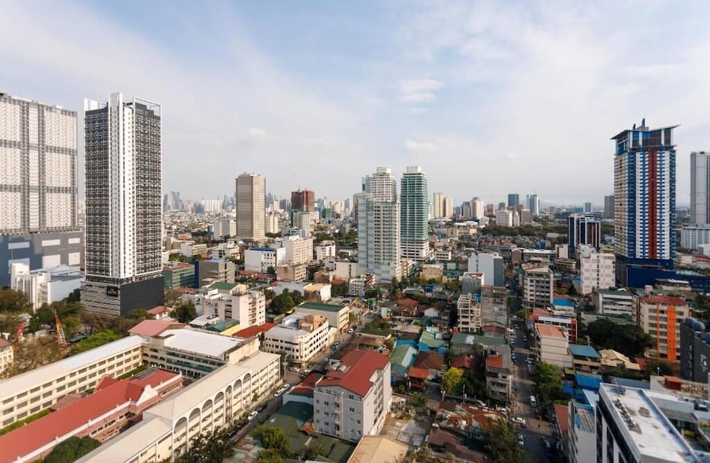 Regency Grand Suites 59/66