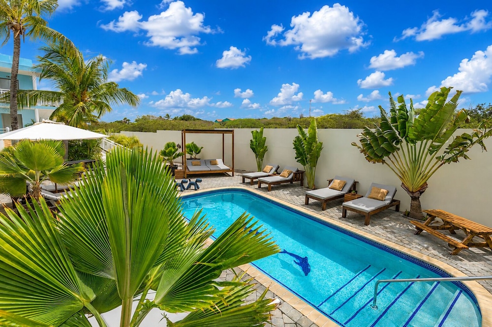 Dolphin Suites 40/50