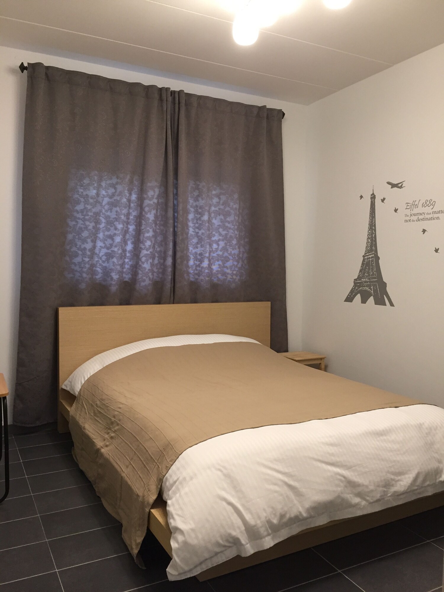 ROOM, DOUBLE BED