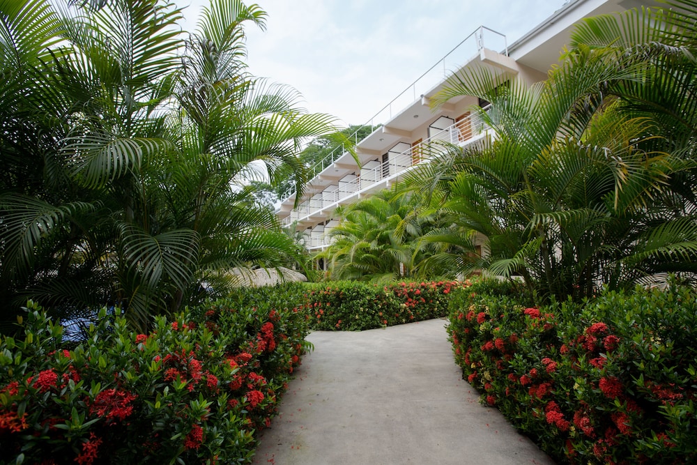 Hotel Arenas Punta Leona 58/66