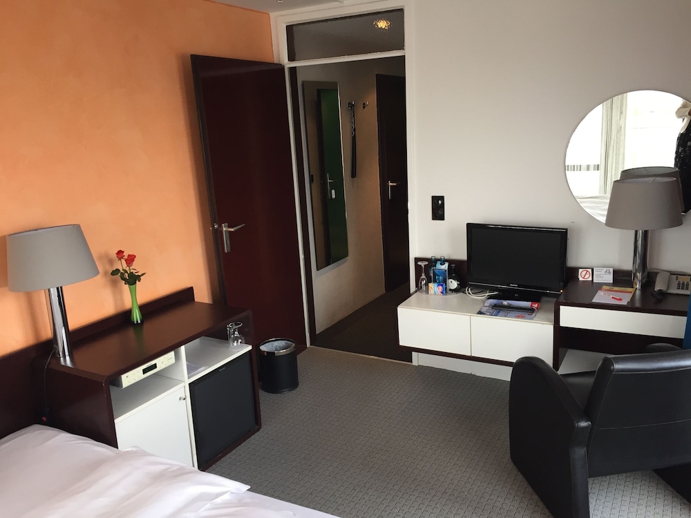 TOP CountryLine Hotel Roth 16/38